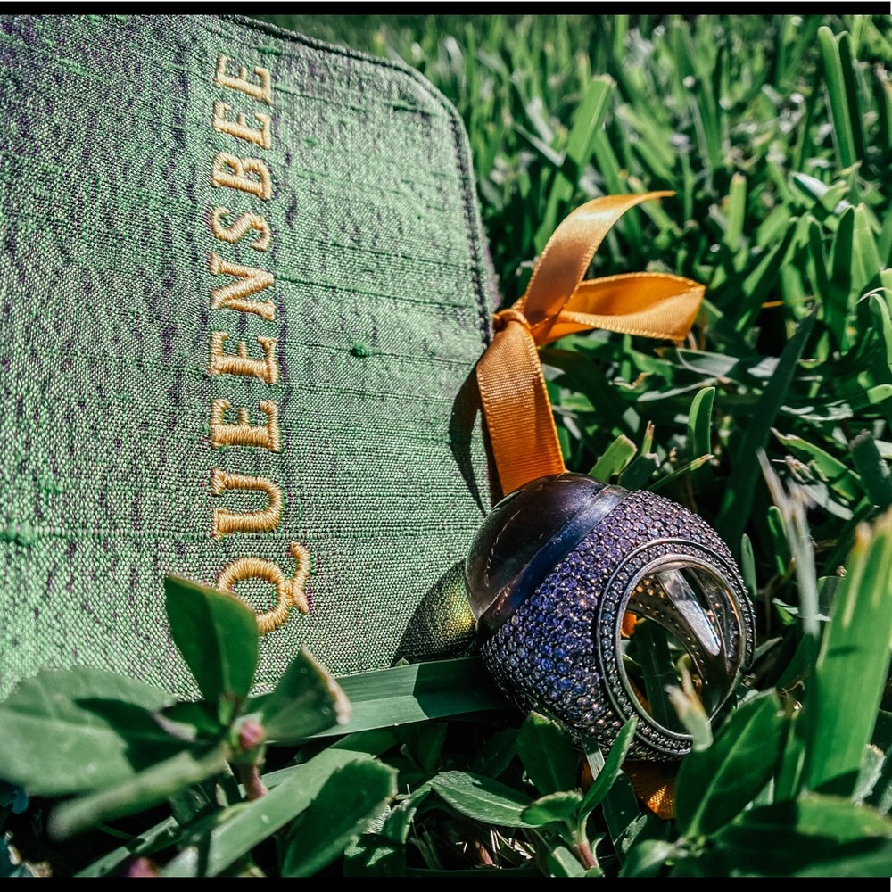 QUEENSBEE Remember Me Ring - Picture 5 of 6